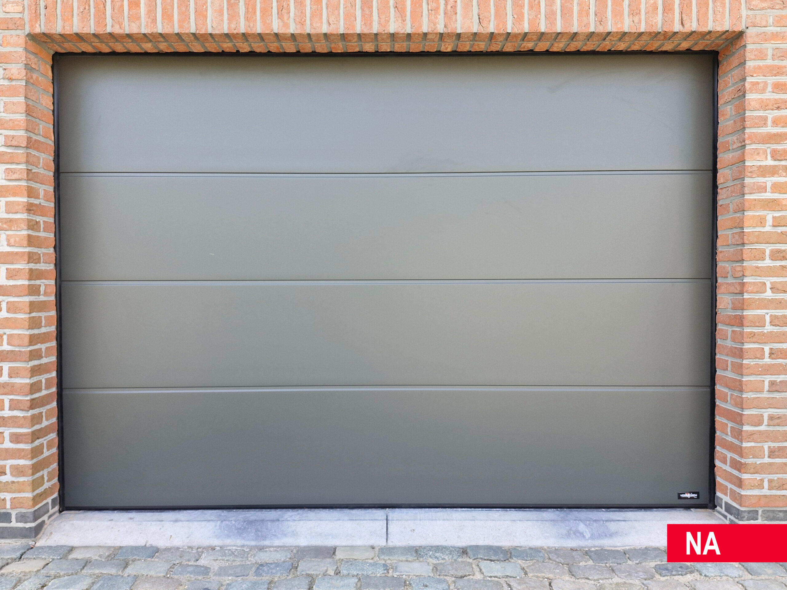 Nieuwe garagepoort te Buggenhout