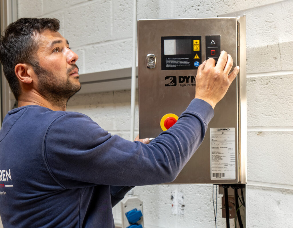Post Vacant Electrician Usi Rapide Belgia